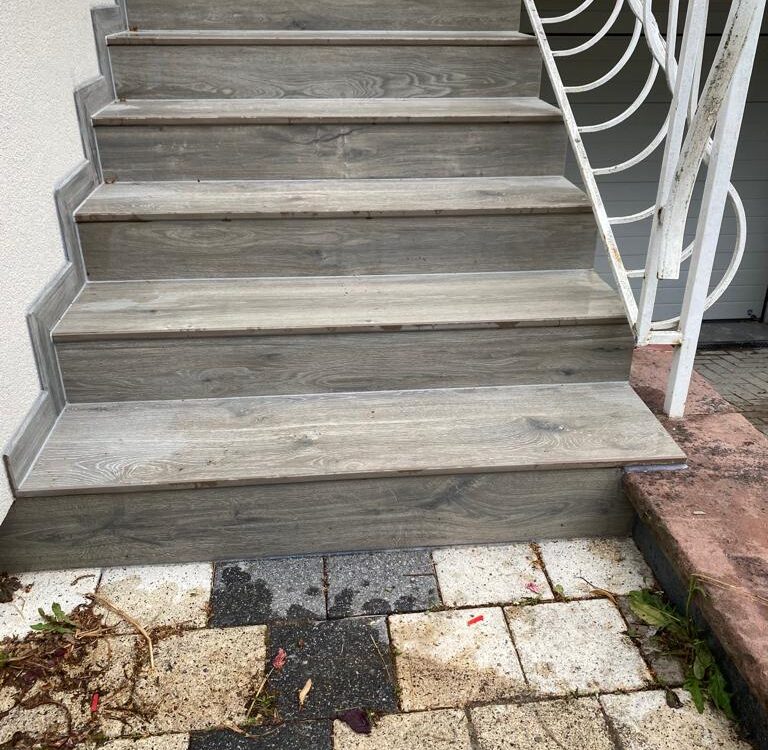 Escalier en carrelage céramique épaisseur 20 mm R11 à Souffelweyersheim Bischwiller