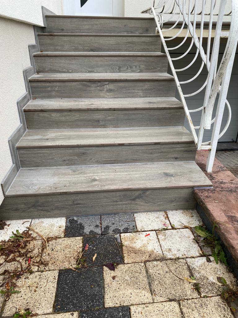 Escalier en carrelage céramique épaisseur 20 mm R11 à Souffelweyersheim Bischwiller