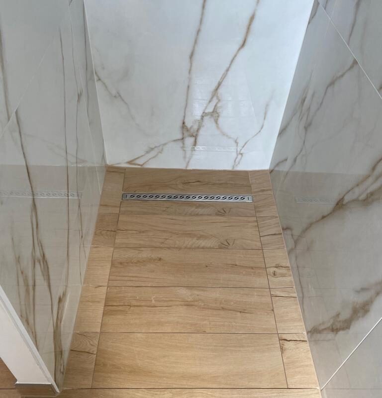 Carrelage 100&#215;100 effet parquet et douche à l&#8217;italienne Saverne 1
