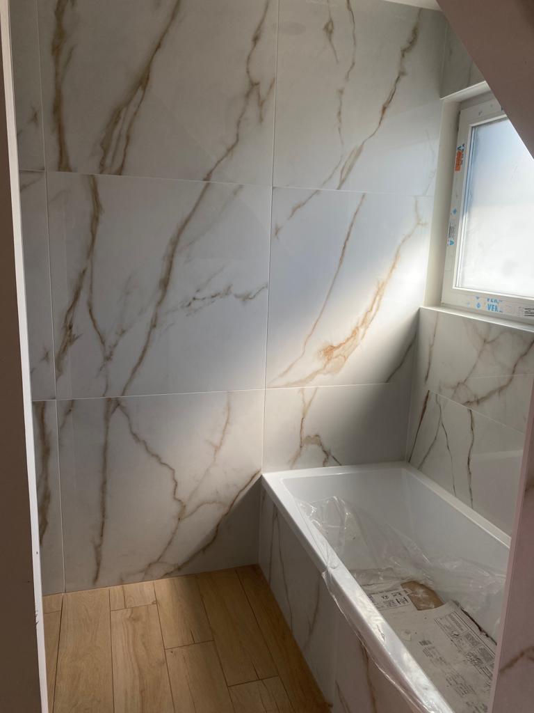Carrelage 100&#215;100 effet parquet et douche à l&#8217;italienne Bischwiller