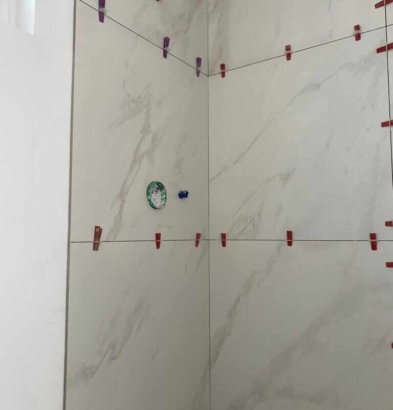 Carrelage 100&#215;100 effet parquet et douche à l&#8217;italienne Ostwald 8