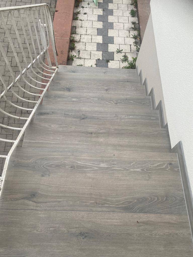 Escalier extérieur carrelage 20 mm à Souffelweyersheim près de Strasbourg Ostwald