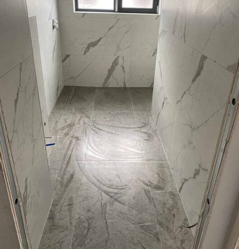 Chantier réalisé à Eschau : pose de carrelage intérieur sol et mur et pose de parquet Saverne 0