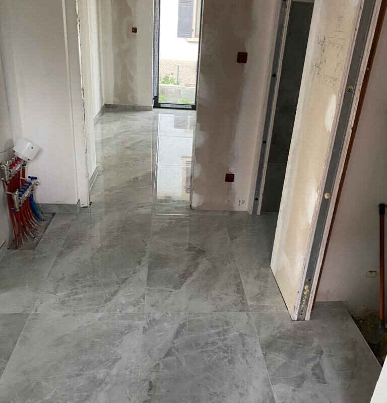 Chantier réalisé à Eschau : pose de carrelage intérieur sol et mur et pose de parquet Saverne 12