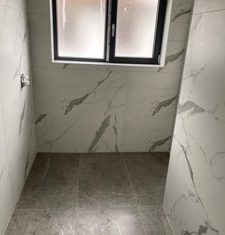 Chantier réalisé à Eschau : pose de carrelage intérieur sol et mur et pose de parquet Ostwald 3
