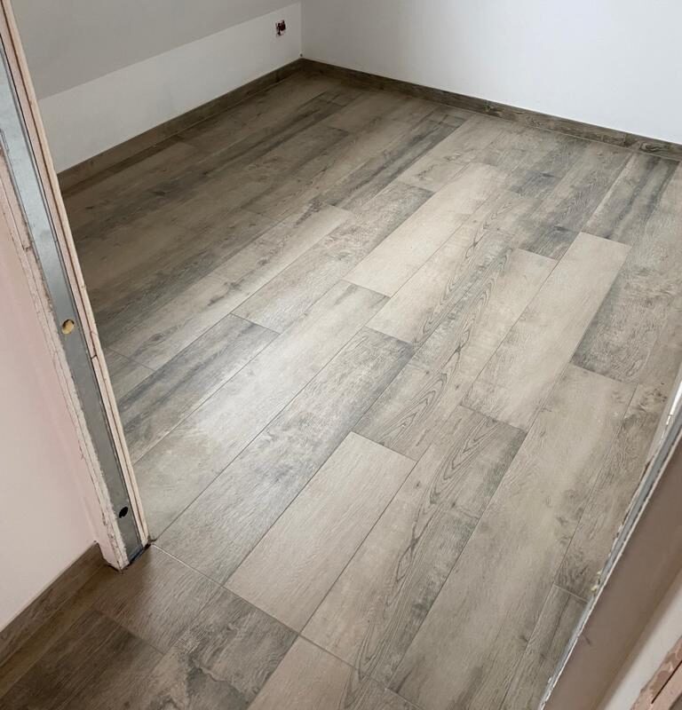 Chantier réalisé à Eschau : pose de carrelage intérieur sol et mur et pose de parquet Schiltigheim 5