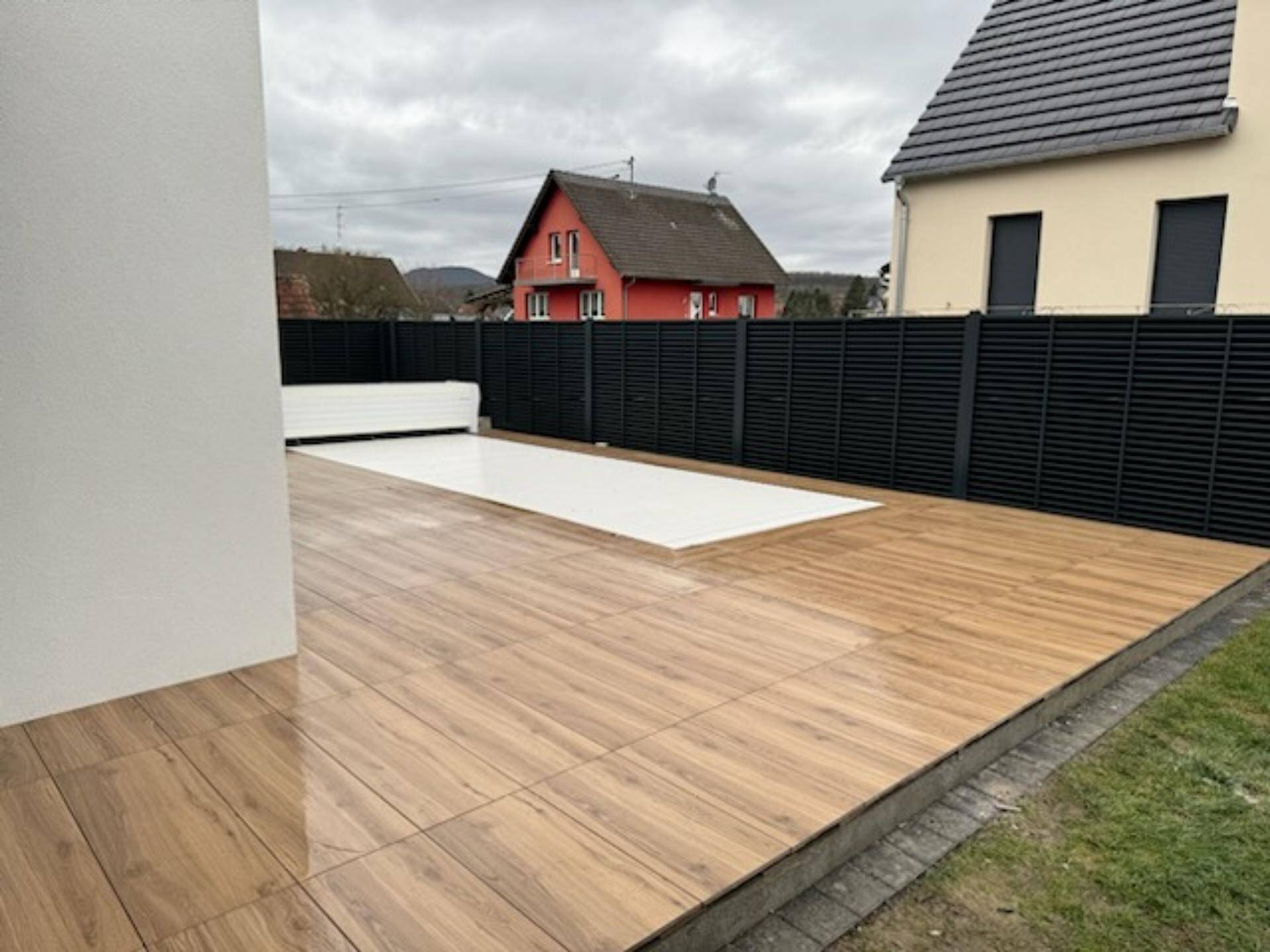 Comment marier carrelage imitation parquet et décoration contemporaine ? Strasbourg