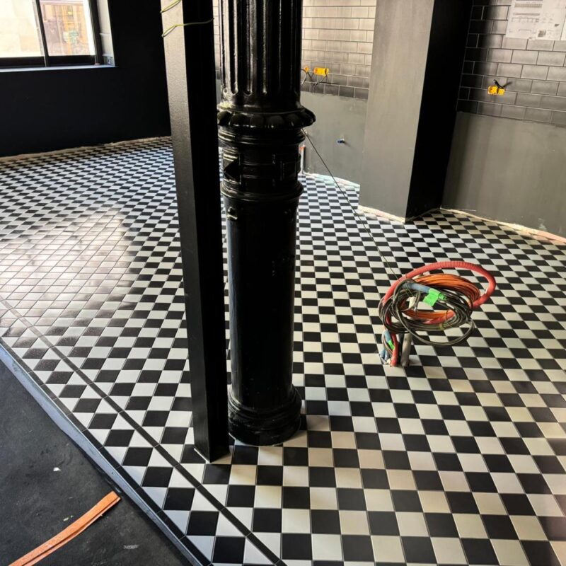 Pose d&#8217;un carrelage en damier noir et blanc Bischheim 8