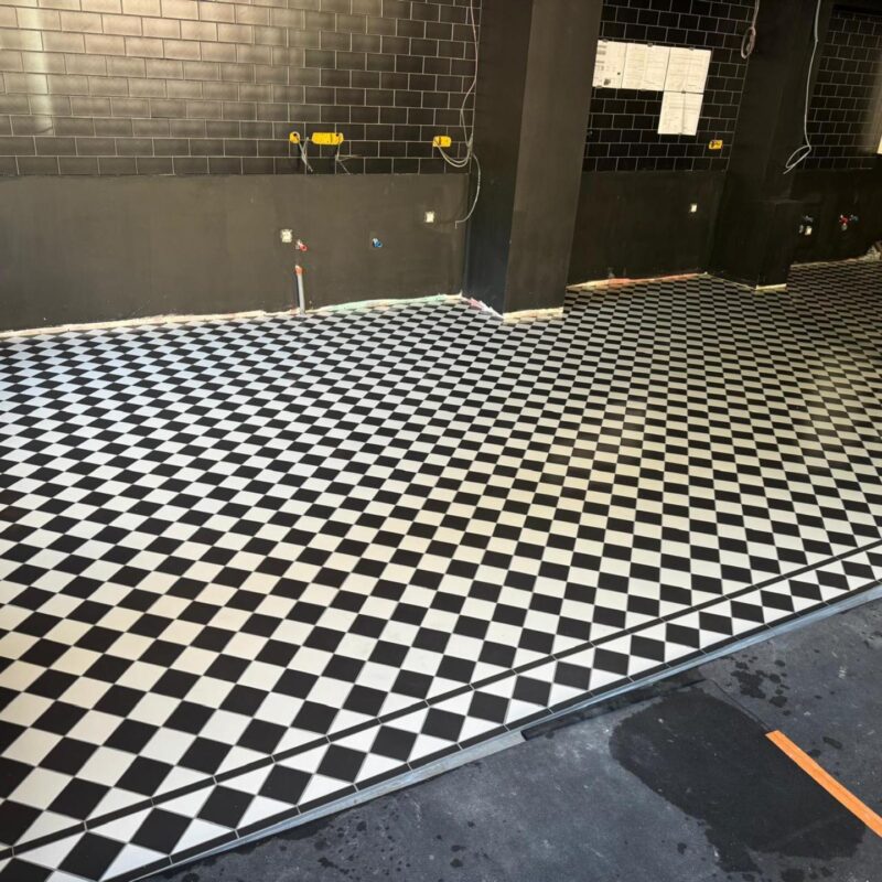 Pose d&#8217;un carrelage en damier noir et blanc Saverne 7