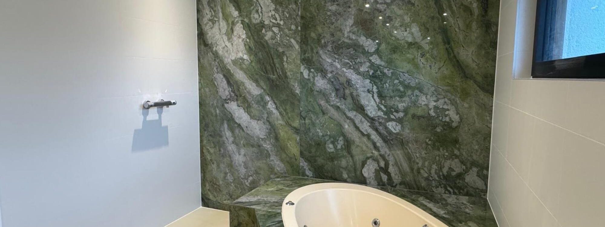 Isolation phonique sous carrelage : comment ne pas sur&eacute;lever votre salle de bain ? Ostwald